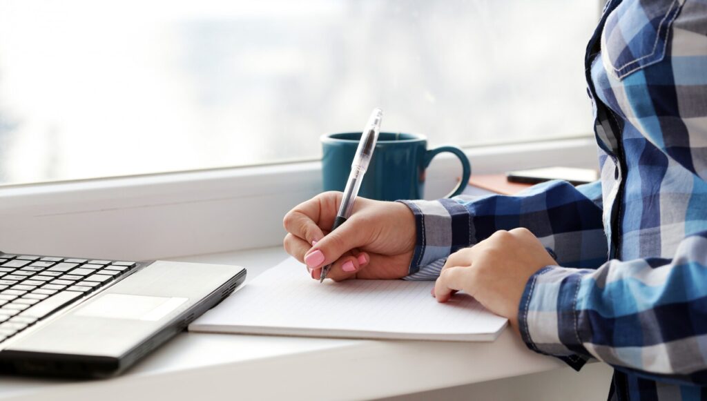 Best AI Essay Writer